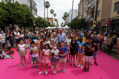 El alcalde destaca la gran afluencia de público de ‘Calle Cultura’ en Su Eminencia con un barrio “volcado” ante las propuestas de arte sonoro, danza, juegos y otras actividades para todos los públicos y con la implicación directa de colectivos y entidades vecinales de la zona