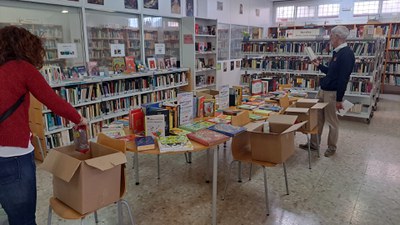 El Ayuntamiento de Sevilla impulsa la campaña ‘Bibliotrueque solidario’ para cambiar libros por alimentos