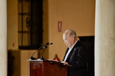 El Ayuntamiento de Sevilla rendirá homenaje a Manuel Herrera, exdirector de la Bienal de Flamenco y pregonero en la última edición